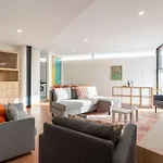 Semesterbostad Host Wise - Bright And Cozy House With Dom Luis Bridge View Oporto
