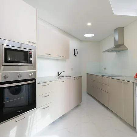 Semesterbostad Host Wise - Bright And Cozy House With Dom Luis Bridge View