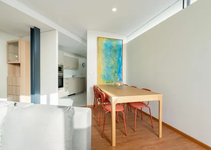 Host Wise - Bright And Cozy House With Dom Luis Bridge View Feriehus